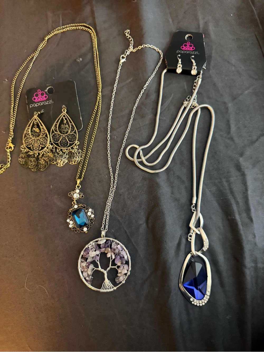 Necklace bundle and pair of earrings